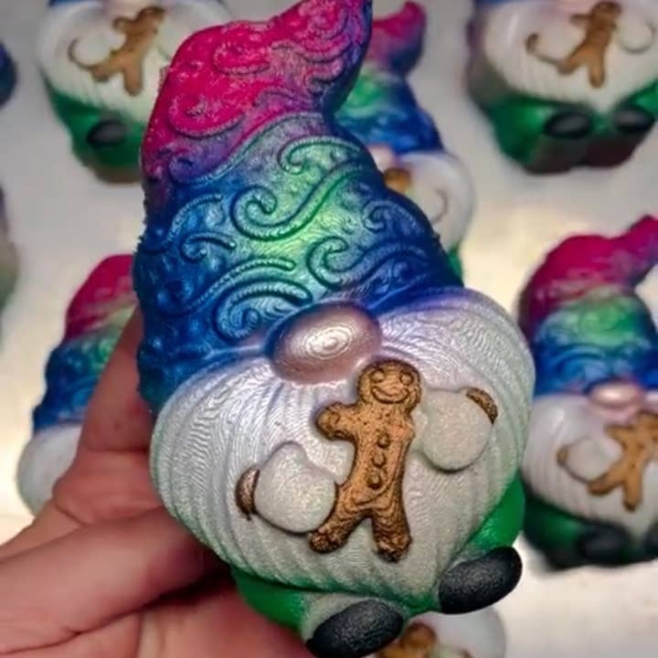 Bombe de bain Christmas Gnome (Gingerbread) pour la vente par Boil & Bubble