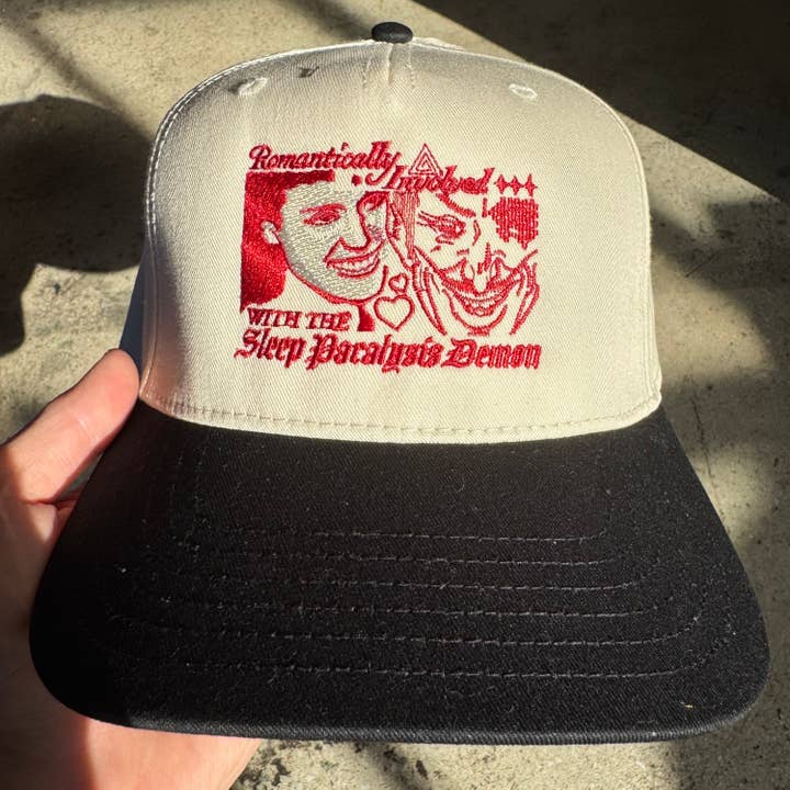 Chapeau « Démon de la paralysie du sommeil » pour la vente par Freddy Tyler Paul