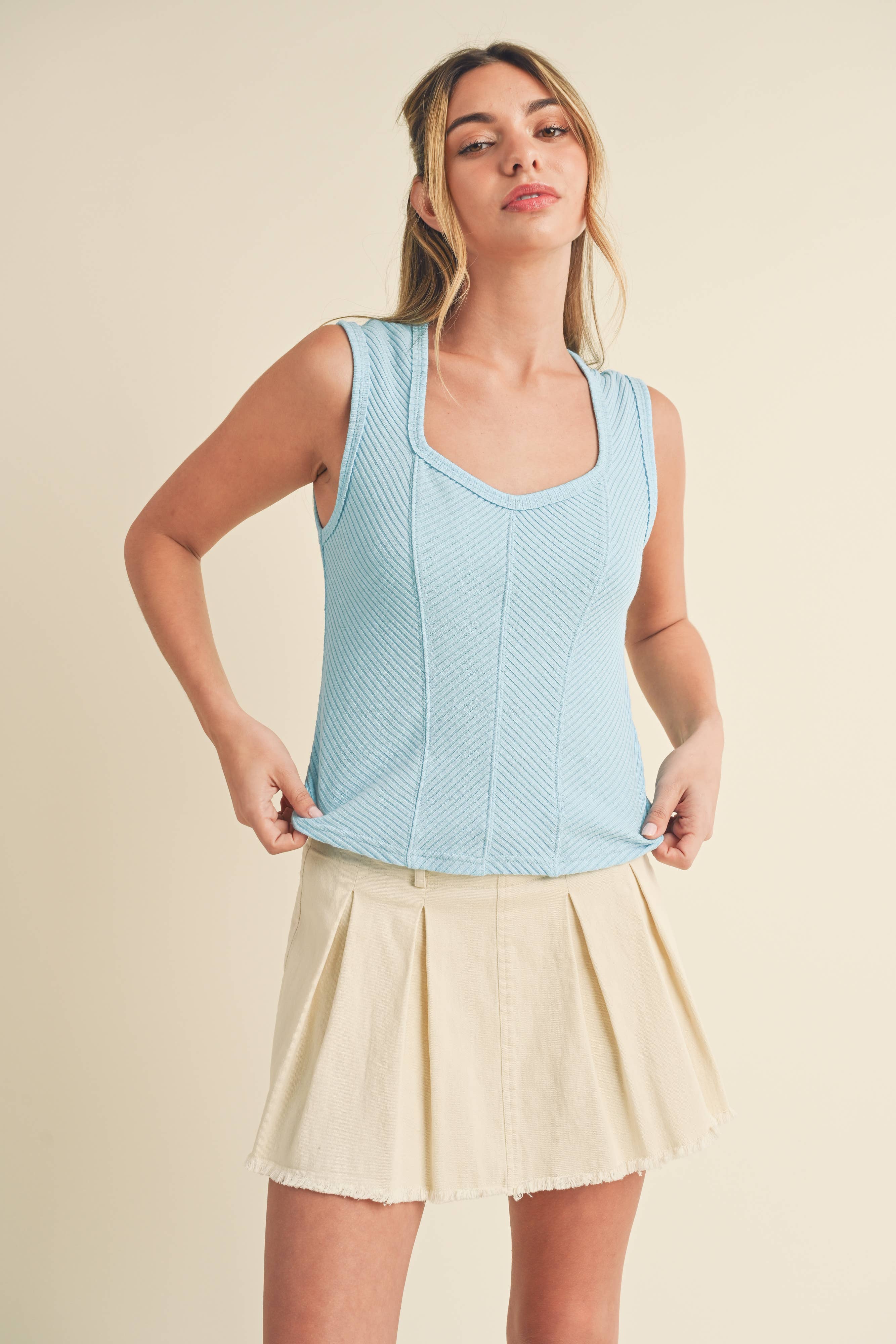 AEMI + CO – Engroshandel Tanktop – Kvinder – 8261DK Adelle Sweetheart Hals Tanktop 535