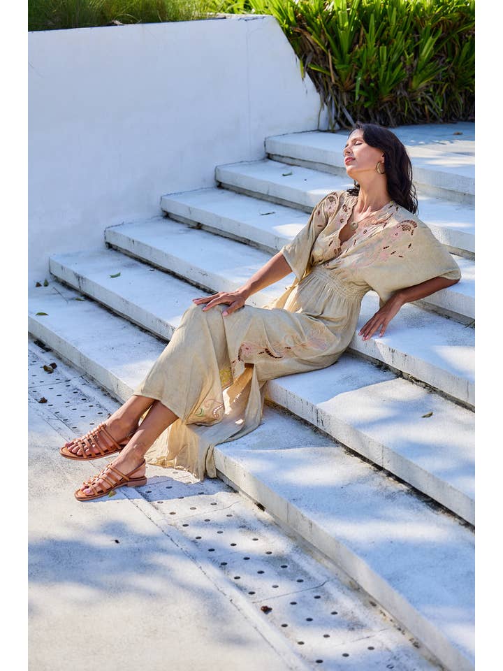 Beige Robe longue symétrique à broderie ajourée,coupe évasée en vente sur Faire3