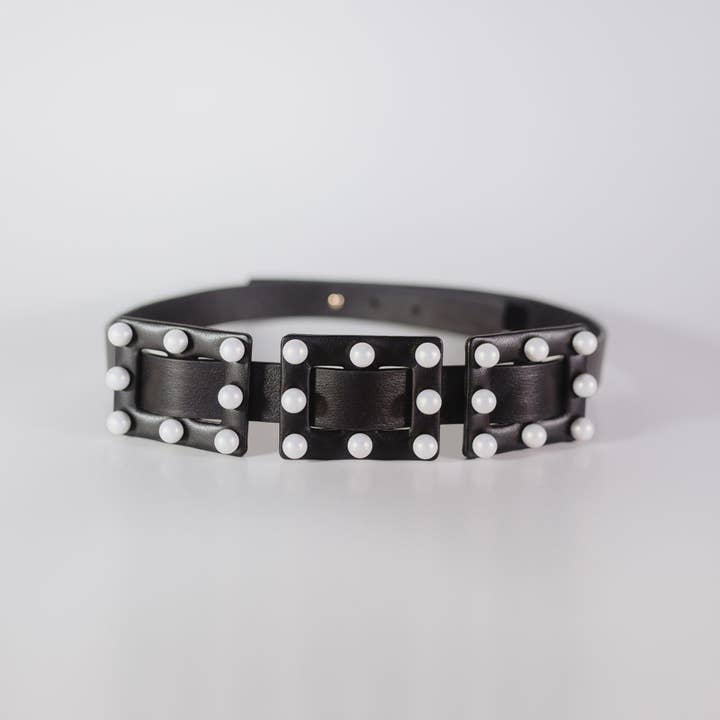 zwart leren riem met witte parels voor wholesale door Carmen Berdonces