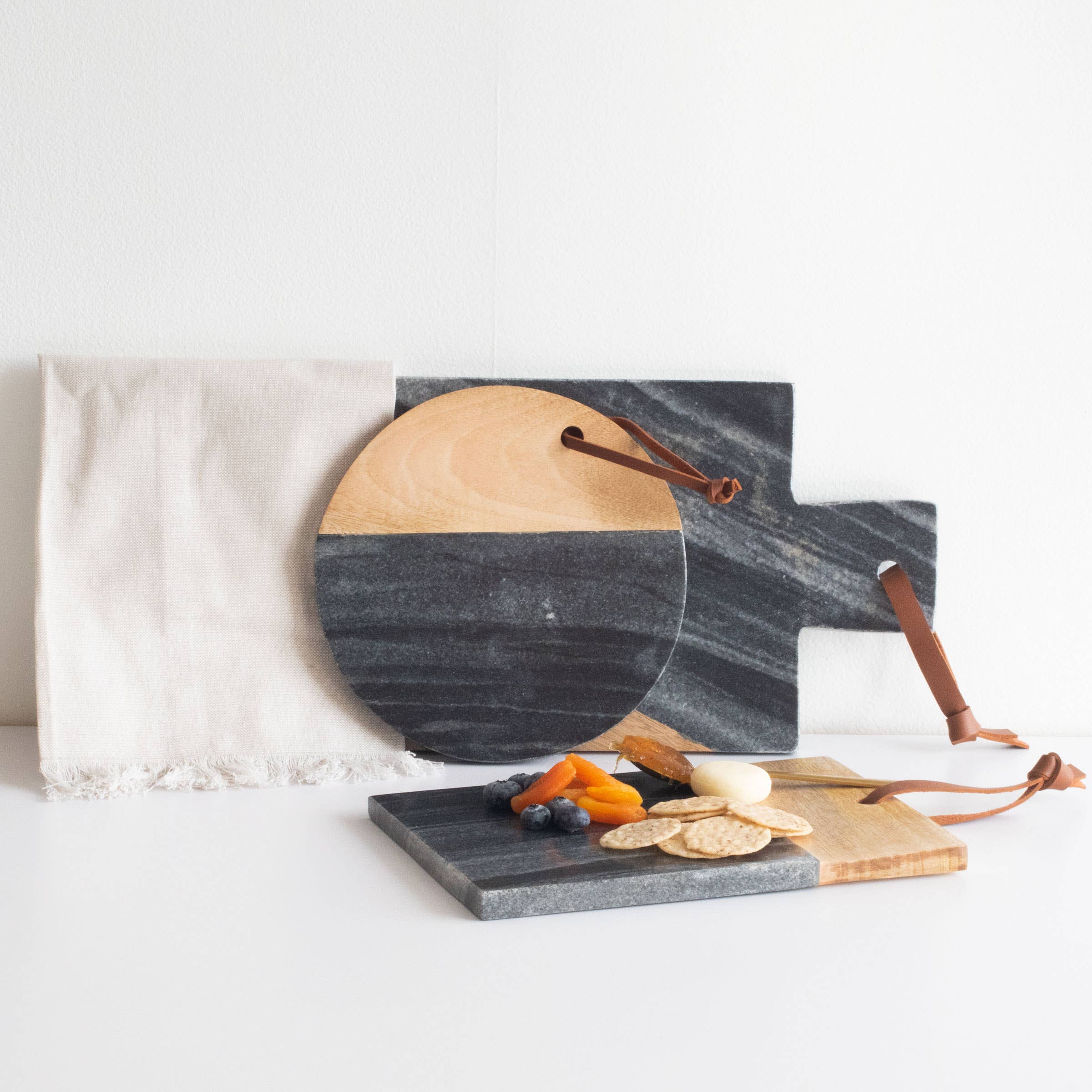 Foreside Home & Garden - Wholesale Cutting Board - Black Rectangle Marble and Wood Serving Cutting Board5
