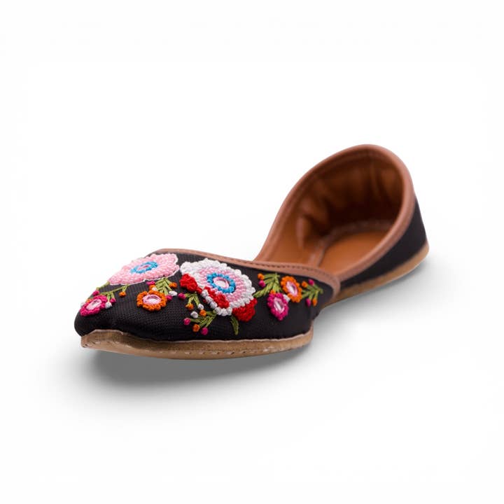 Rangrez - Jutti noire pour la vente par Ujaala