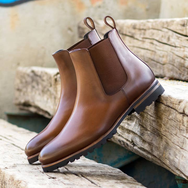 Monza Chelsea-Stiefel aus italienischem Leder für Herren in Mittelbraun für den Großhandel von DapperFam