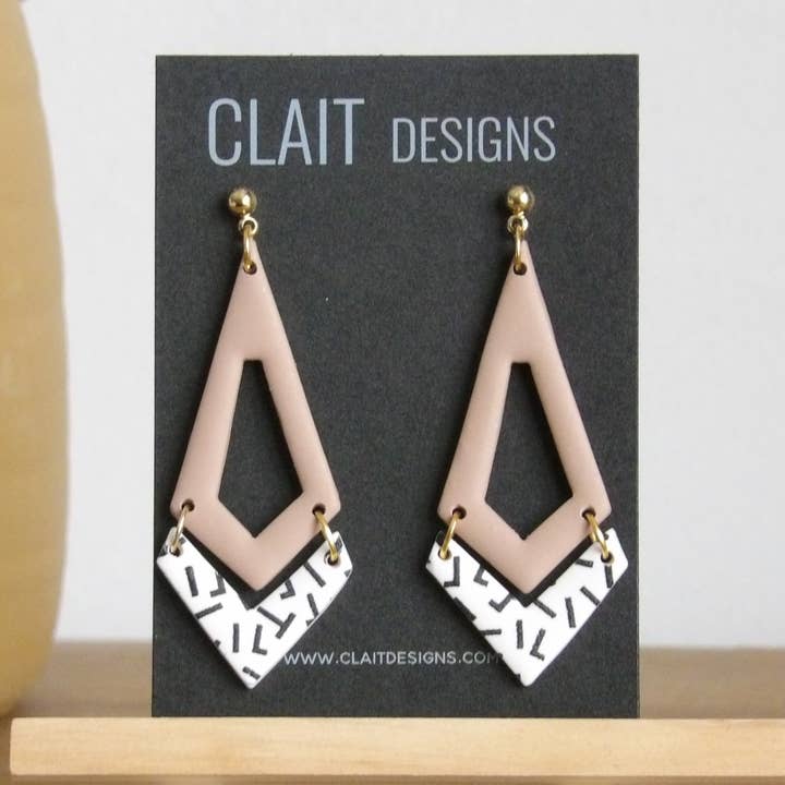 Forme de diamant taillé beige et blanc pour la vente par Clait Designs