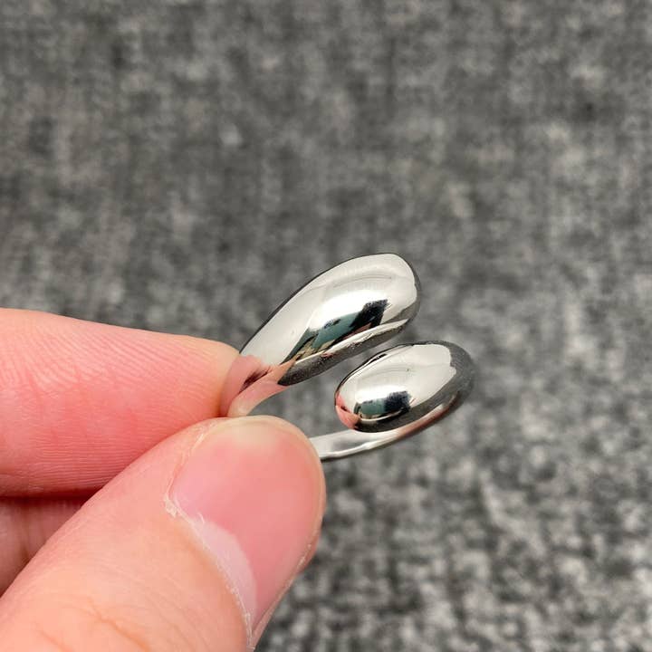 Mio Queena - Vente Bague de cocktail/de cérémonie - Bague géométrique brillante en acier inoxydable plaqué or 18K - FGS4