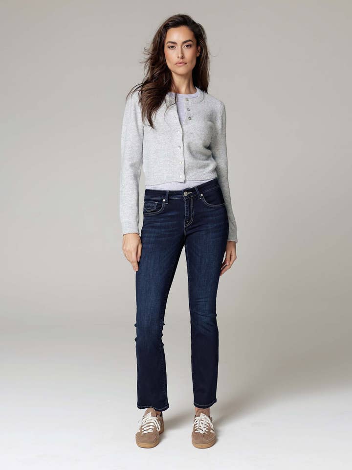 Donkerblauwe Rechte Jeans | De Belinda voor wholesale door Good Morning Universe EU