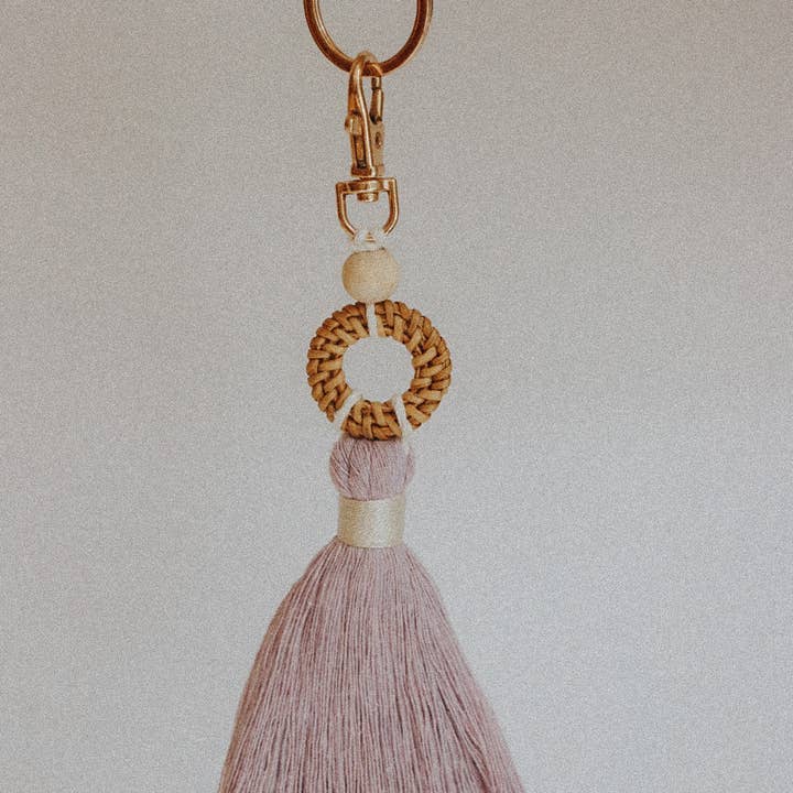 DayCrafter – Großhandel Schlüsselanhänger – Damen – Schlüsselanhänger mit ätherischem Rattan-Öl — Schlüsselanhänger mit Quaste3