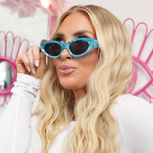 Turquoise - Noir Kat x Money Moves - Lunettes de soleil œil de chat bleu en vente sur Faire3