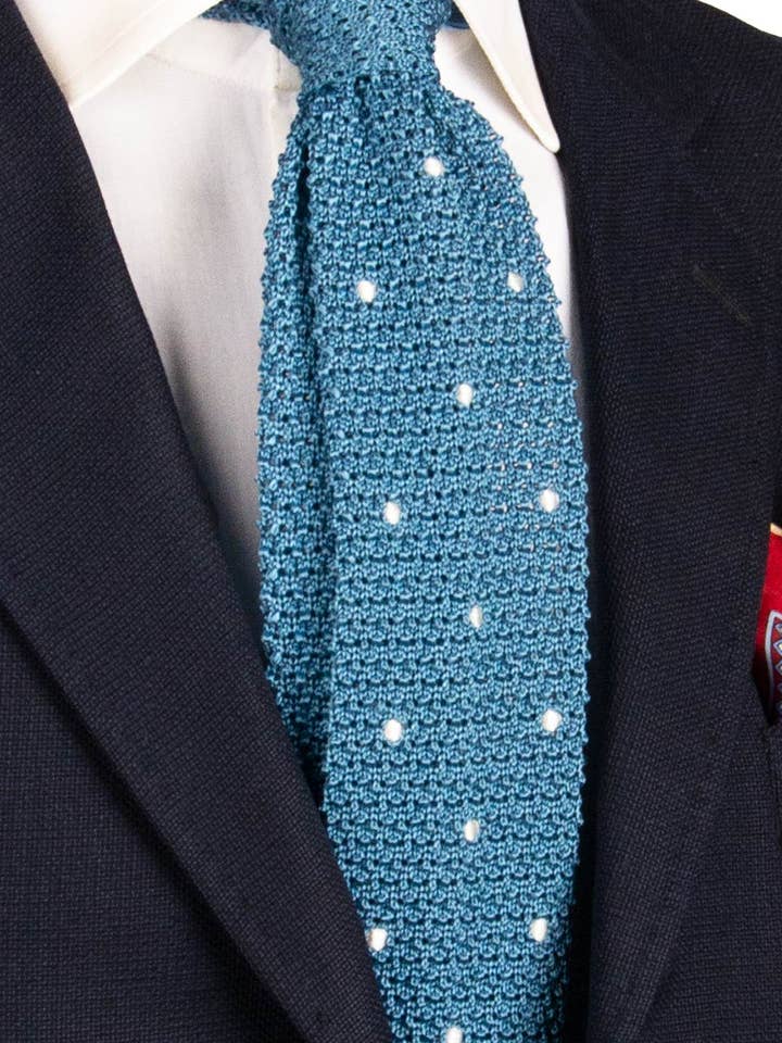 Gravata Tricot em Malha de Seda Azul Bebé com Bolinhas Brancas TRI774 por atacado de Graffeo Cravatte