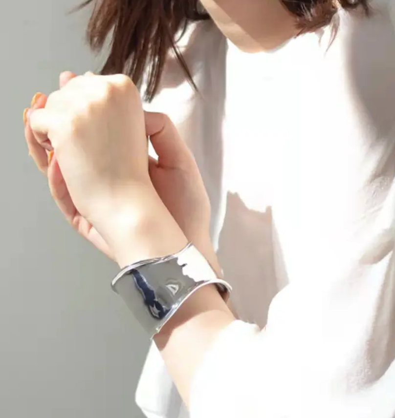 HoopLa – Pulseira de punho por atacado –  Pulseira Wonder Women Women Bone- Aço - Ouro 14K ou Prata10