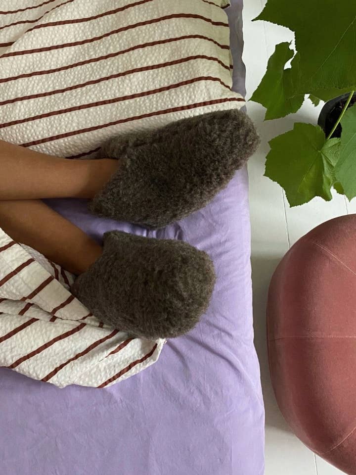 The Cozy Sheep – wholesale Tofflor - Unisex – Ulltofflor - Mörkgrå/brun (Låg modell)