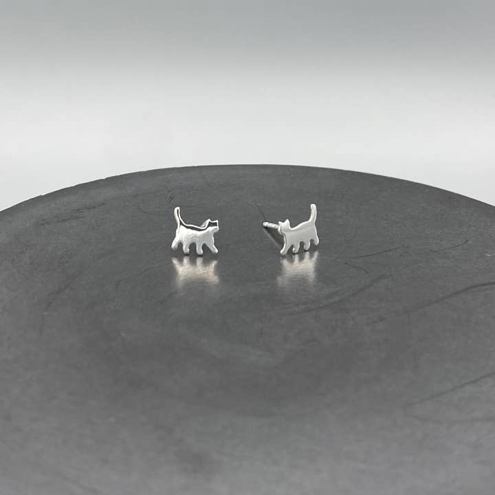 Pixie-Katzen-Ohrstecker für den Großhandel von Something Silver