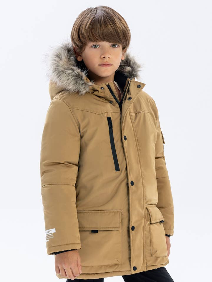 Jongens Tan Winterparka met Imitatiebont Capuchon voor wholesale door Minoti sp. z o.o.