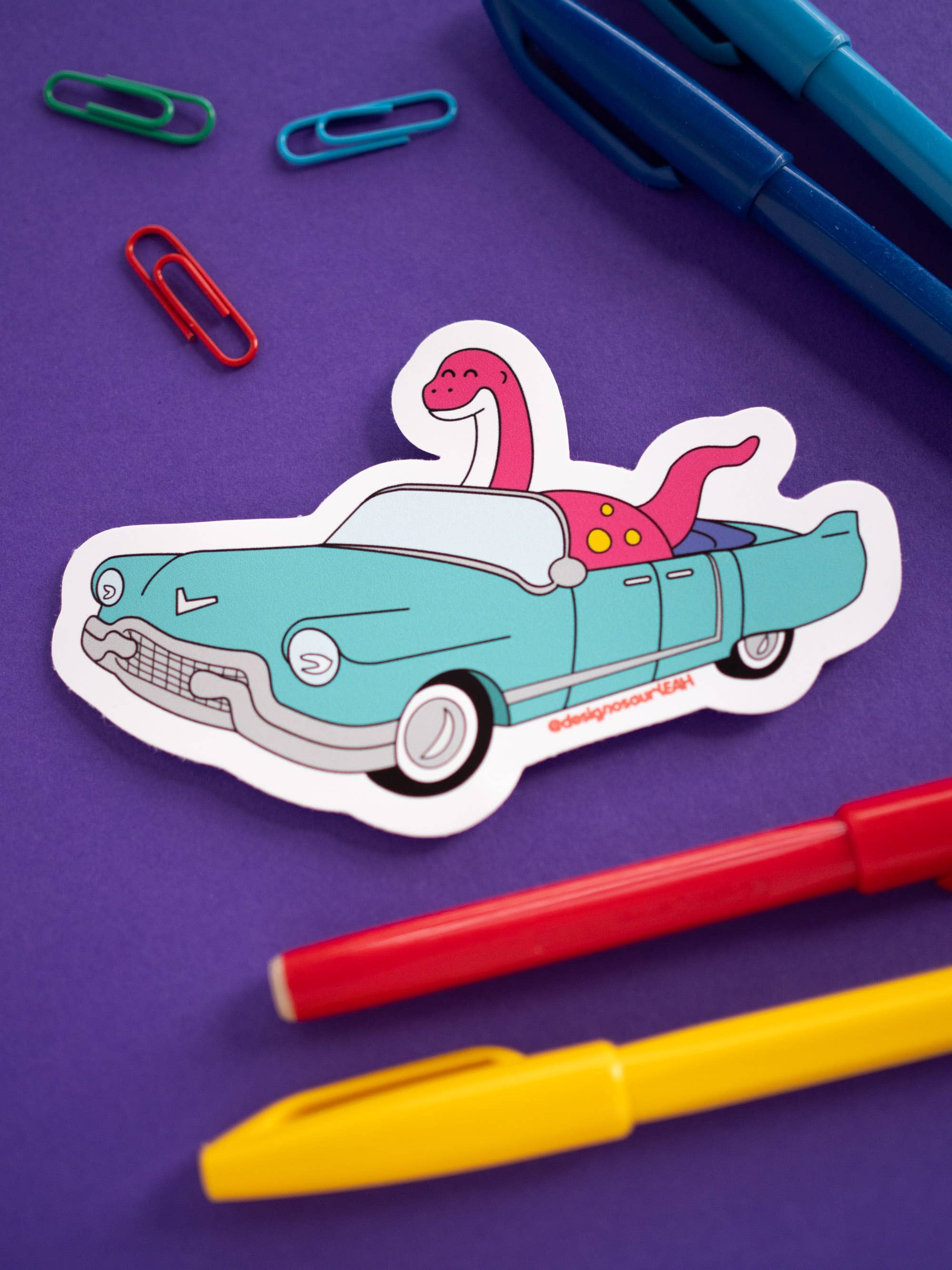 designosaur - Vente Autocollant - Autocollant en vinyle Diplodocus driving a Cadillac (4 pouces)2