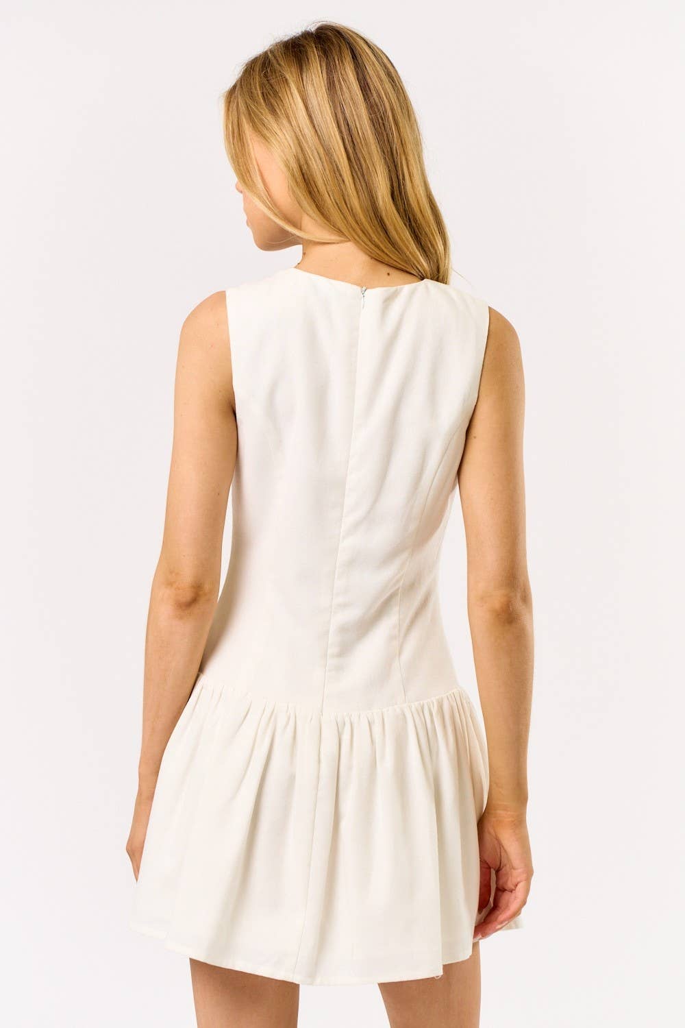 BLANC CASSÉ Robe mini sans manches à boutons IBD32338 en vente sur Faire4
