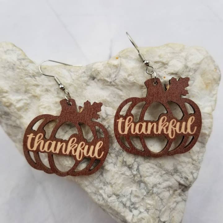 The Pretty Jewellery - Wholesale Dangle Earrings - Thankful Pumpkin Wooden Farrings1