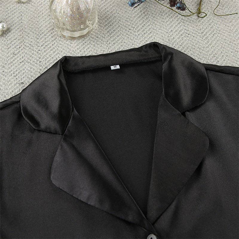 NOIR Ensemble de pyjama deux pièces en patchwork de plumes de couleur unie avec chemisier à manches longues et boutonnage simple en vente sur Faire4