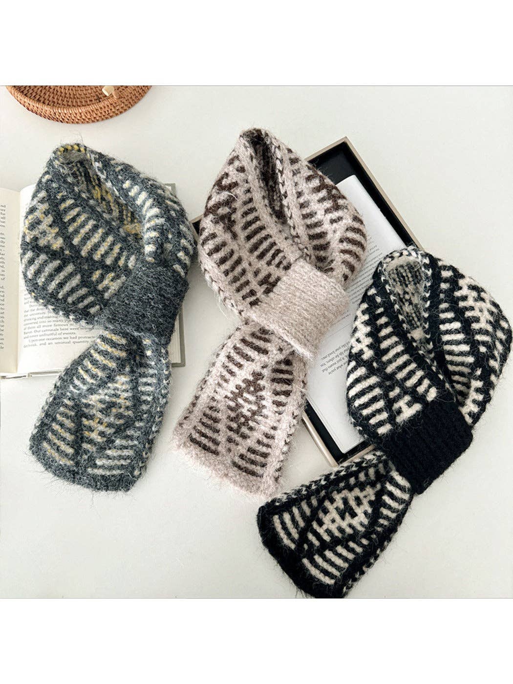 Funkyrel® Atzbranding Limited - Wholesale Scarf - Women's - Scarvii - Two-Tone Knitted Scarf with Slip-Through Design10