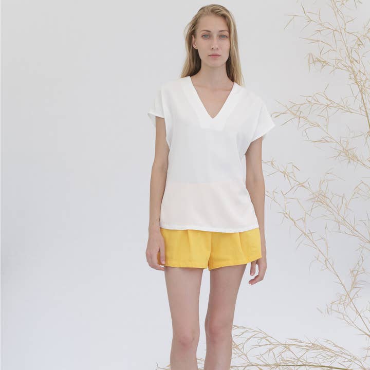 White top, sleeveless, V neck for wholesale by Miu Sutin