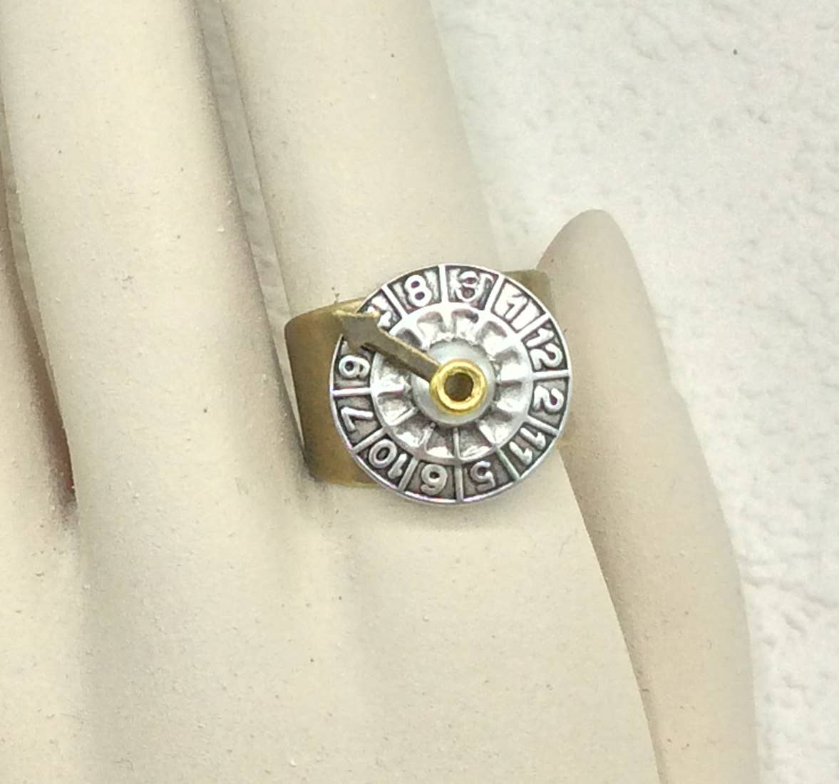 Alchemy Inc – Anel de cocktail/declaração por atacado – Anel Wheel of Fortune ajustável de 2 tons - R71