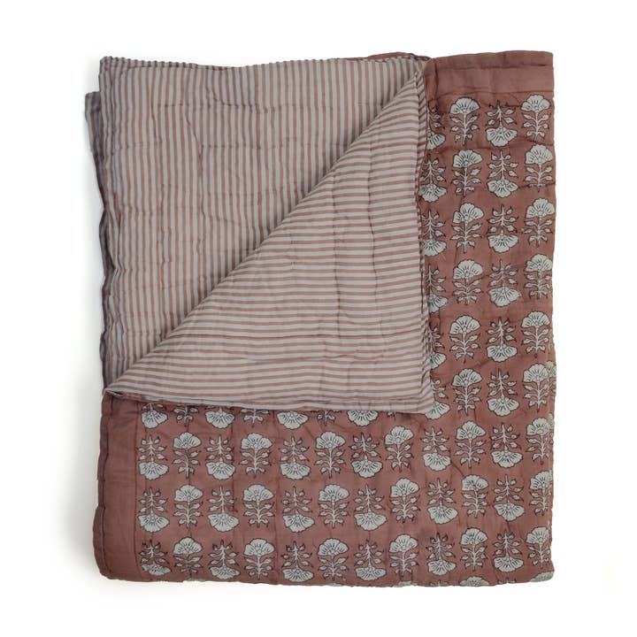 Couverture pour bébé à fleurs beige pour la vente par Piggy & Kin