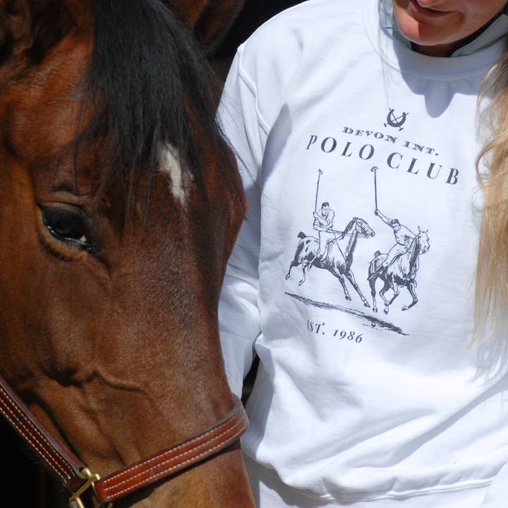 Crewneck Polo Club - Blanc pour la vente par Laced Reins Equestrian