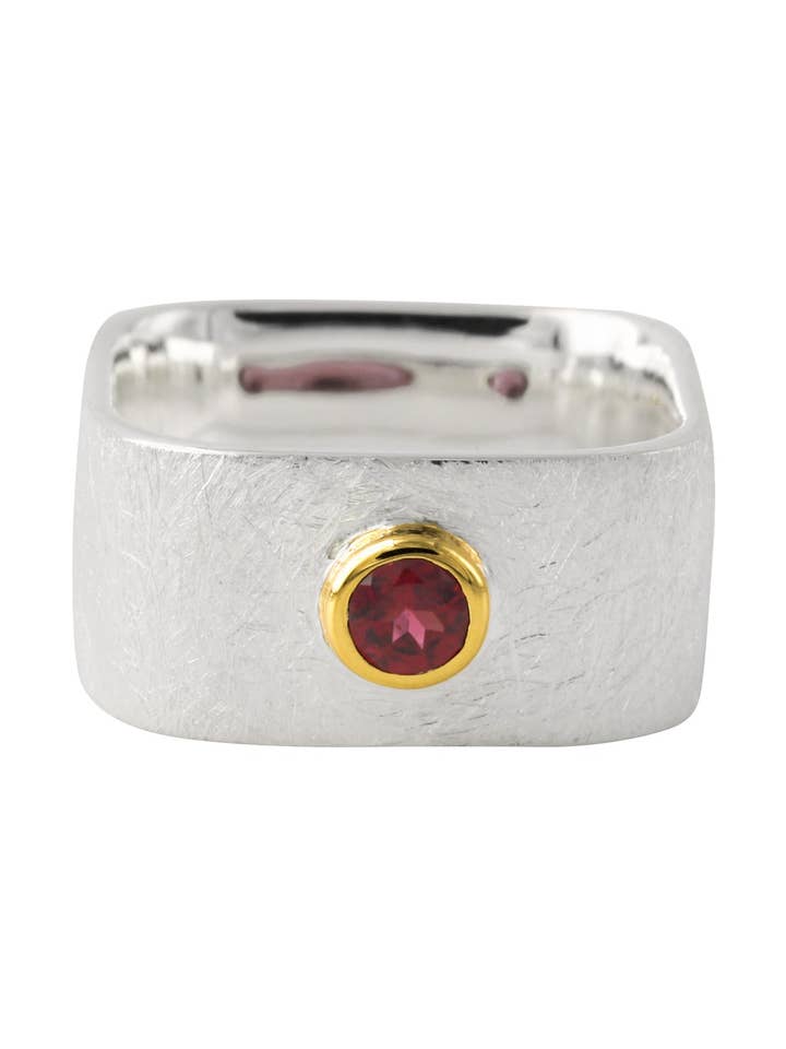 Bague en argent plaquée or 18 carats avec une rhodolite de 4 mm pour la vente par Campur GmbH