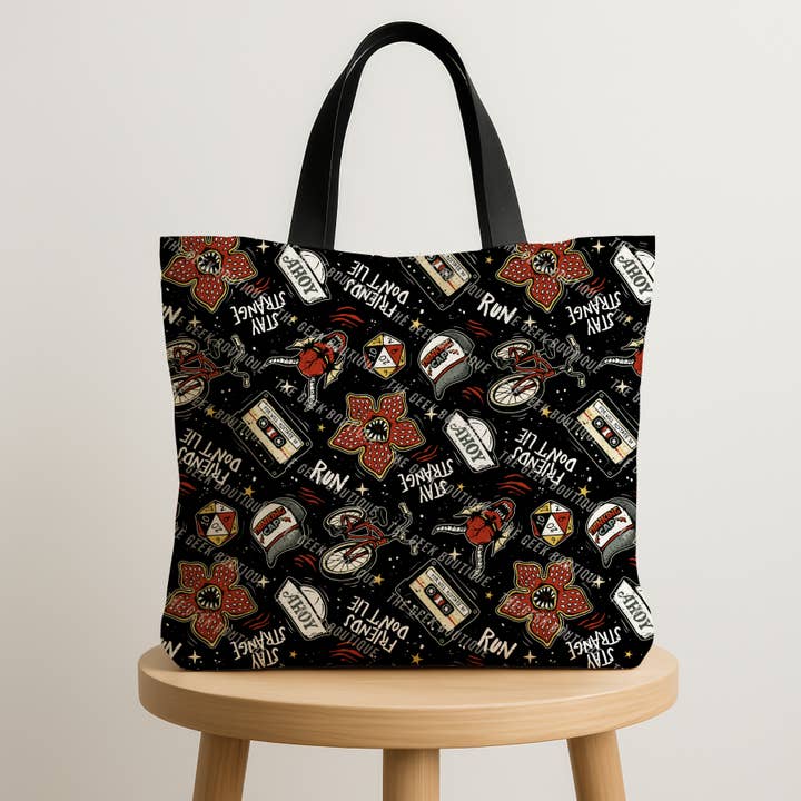 Grand sac cabas zippé rétro club D&D émission télévisée d'horreur effrayante pour la vente par The Geek Boutique