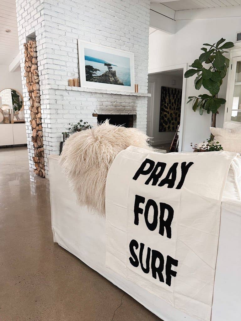 Sandstone & Sage - Vendita all'ingrosso Arazzi/Tessuti d'arredo - Arazzo da appendere alla parete Pray For Surf in 2 colori2