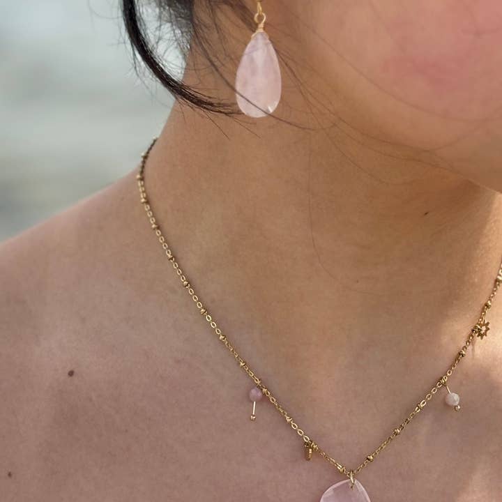 Ocean Ripples – wholesale Pendant/charm necklace – 18ct Gold Plated Rose Quartz Pendant Necklace 1