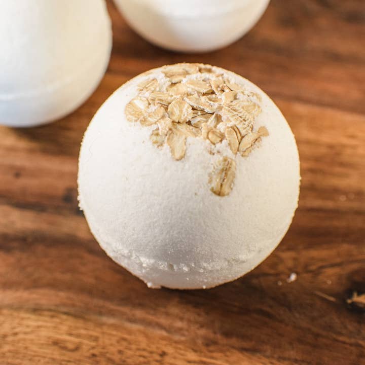 Leigh and Scott - Wholesale Bath Bomb/Fizz - Oat Milk & Honey Bath Bombs2