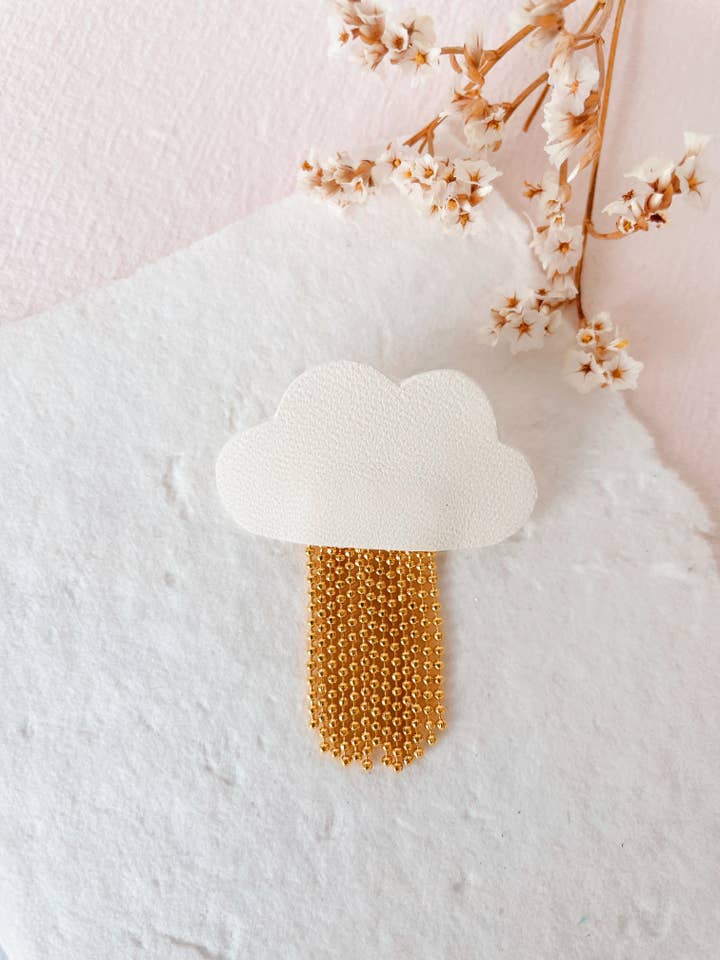Ondée Brooch – Cloud in white leather and rain in golden brass for wholesale by du vent dans mes valises