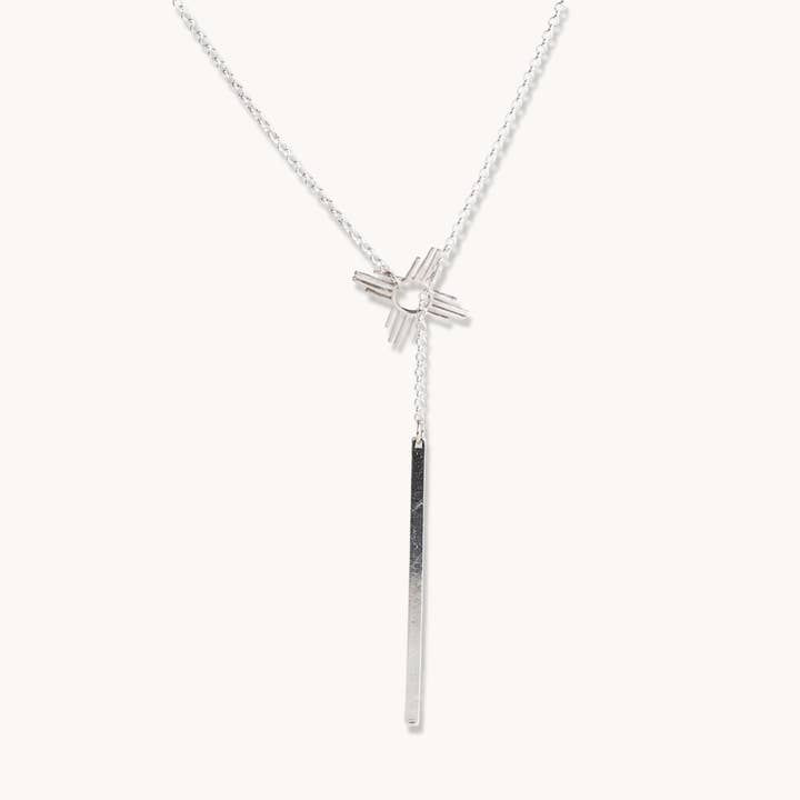 Verzauberung: Silberne Lariat-Halskette für den Großhandel von T.Skies Jewelry