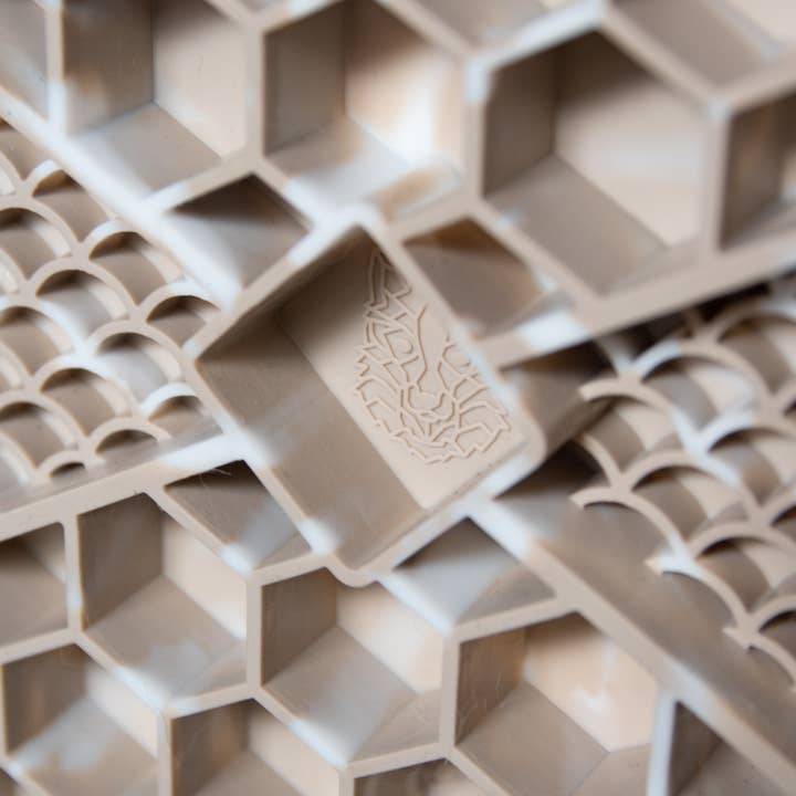 LIEVICK - Wholesale Pet Food Mat - Dog - LIEVICK Lick mat | Dark Latte & White2