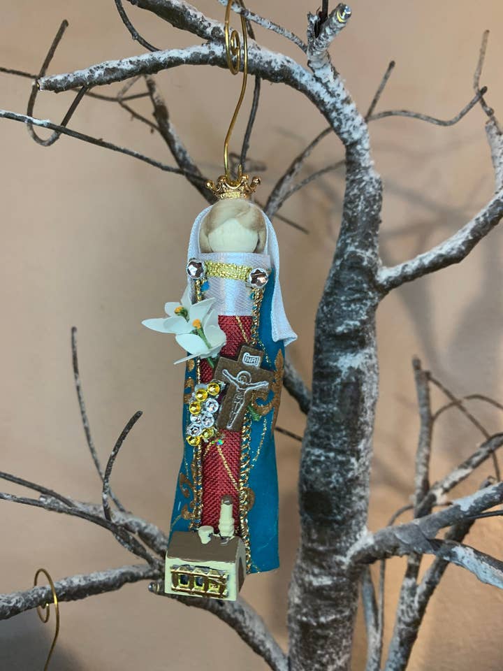 Hl. Isabelle von Frankreich Puppenschmuck aus Holz für den Großhandel von Our Saint Family