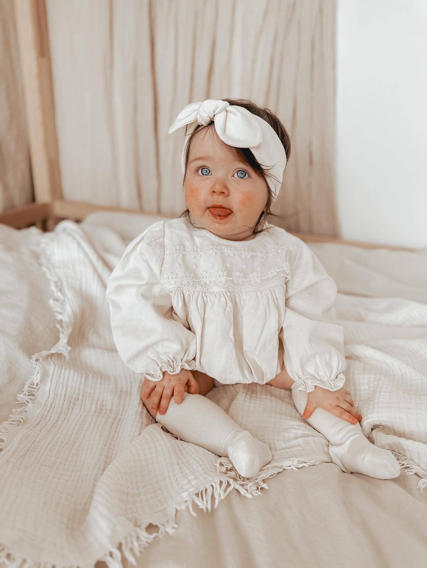 Annie & Charles – wholesale Dress – Baby – Annie & Charles® Baby Bloomer/ENNA dress9