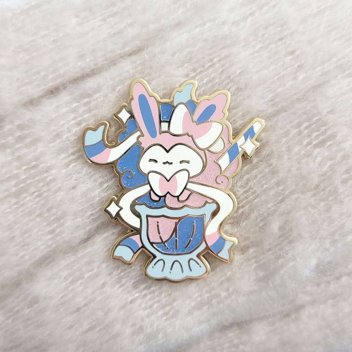 Xhilyn - Wholesale Lapel Pin/Button - Cinnamon Whiskey Flareon Eevee Pin3