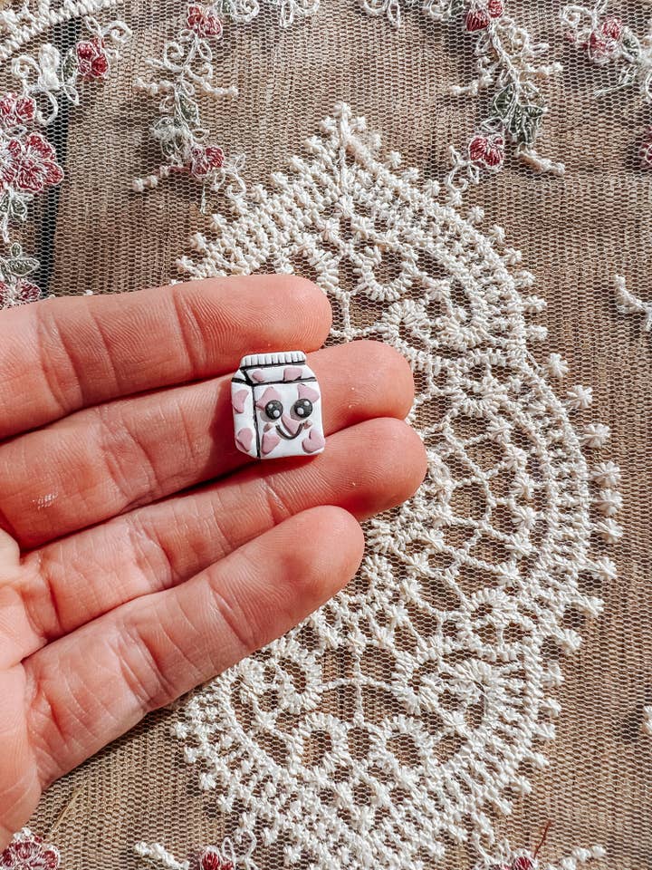 Brincos de Charme de Leite de Morango Feliz de Argila Kawaii, Charme de Comida por atacado de Sunflower Blossoms Boutique