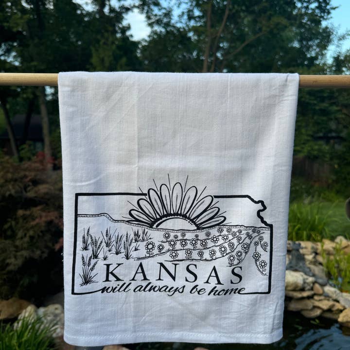 ”Kansas kommer alltid att vara hemma” mjölsäck Handduk för wholesale av Something Beautiful