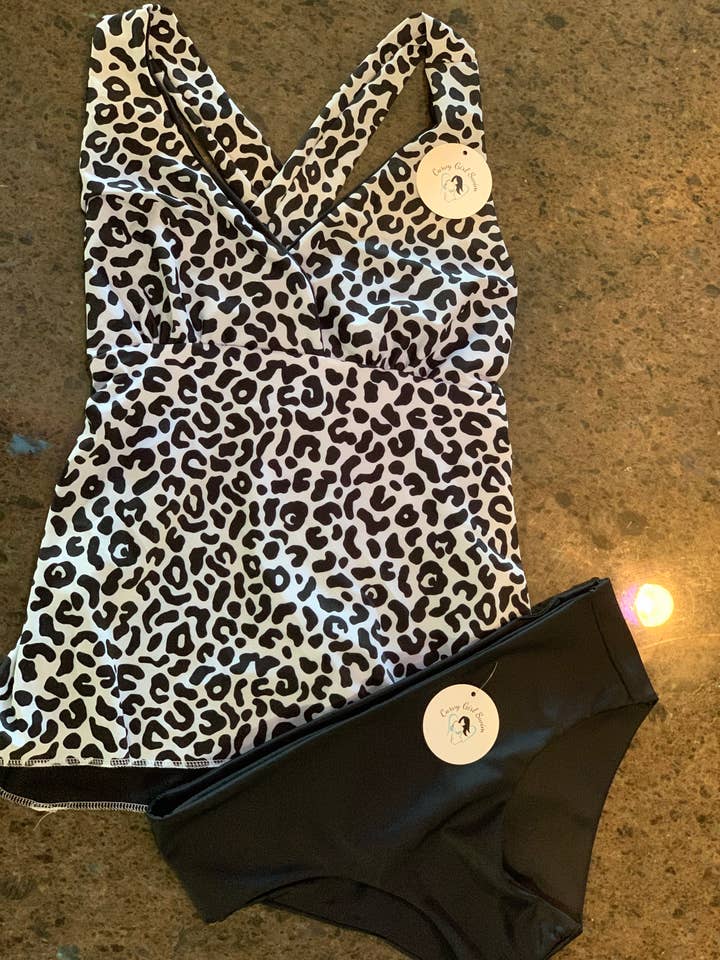 Set tankini Leopard da 2 pezzi per la vendita all'ingrosso da parte di Curvy Girl Swim Co
