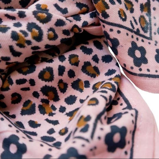 Love Explorers - Wholesale Head Scarf - Women's - Leopard scarf - My essential big Léo pink