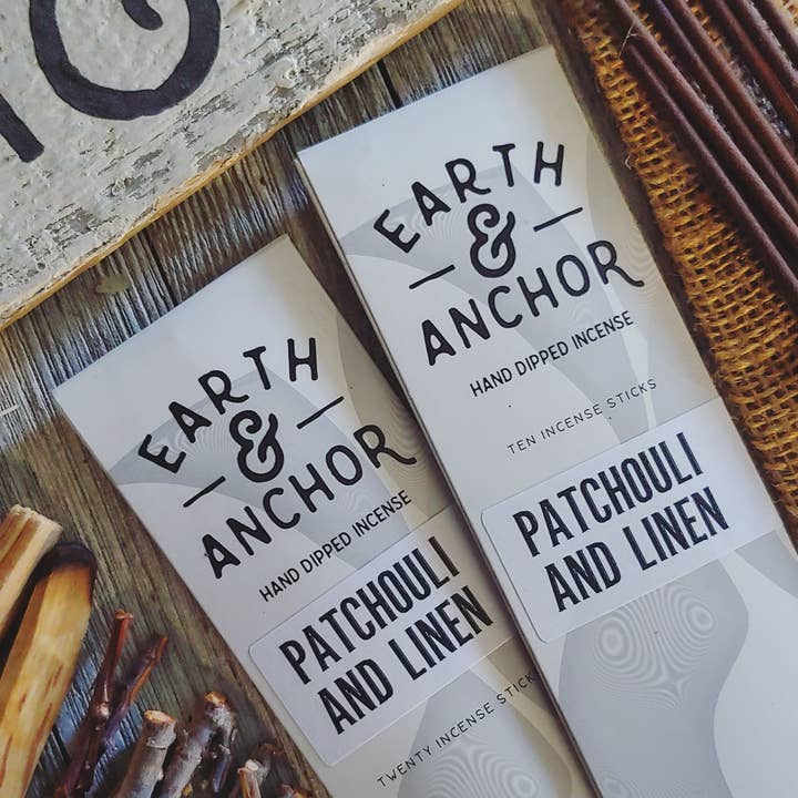 Patchouli & linne handdoppad rökelse för wholesale av Earth & Anchor Soap Co.