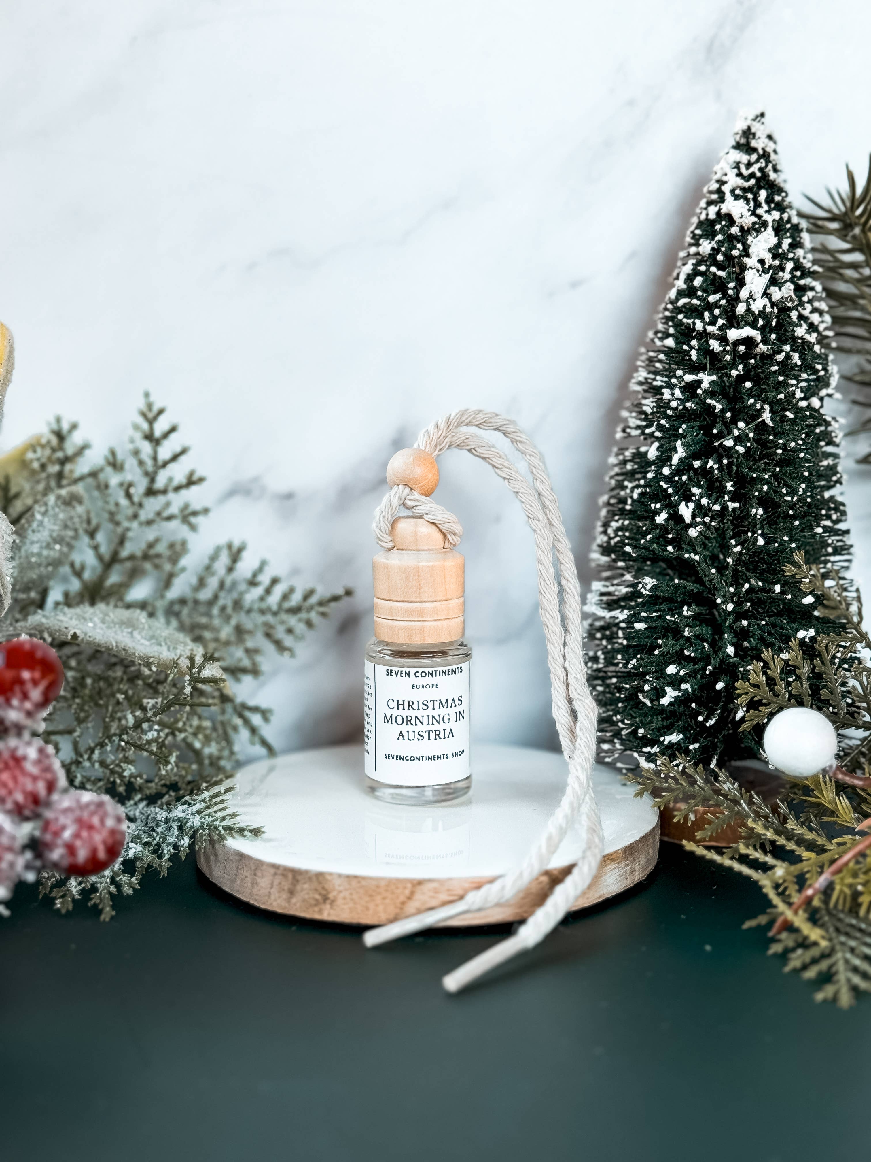 Seven Continents - Wholesale Car Freshener - Unisex - christmas scented holiday hanging car diffuser air freshener1