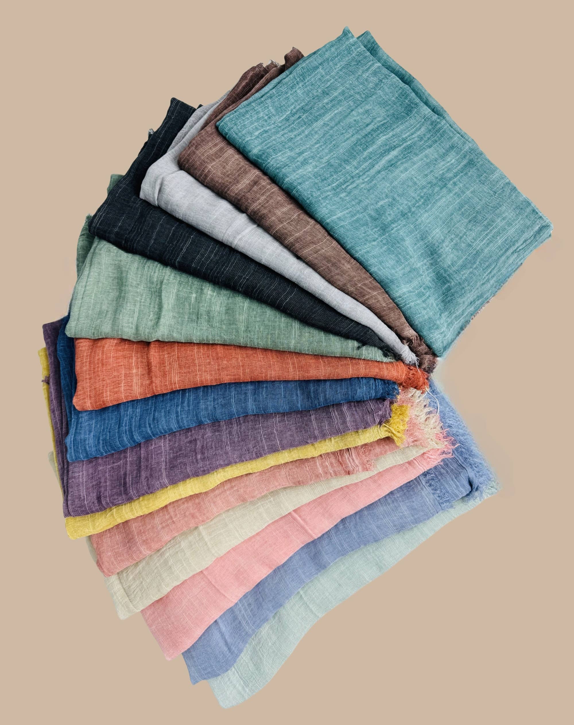 JC Sunny Fashion – Großhandel Schal – Damen – Steinwasch-Schal in Uni-Farbe mit rohen Kanten in Übergröße10