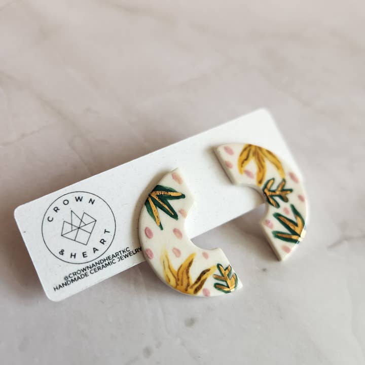 Stud met bloemenboog voor wholesale door Crown & Heart