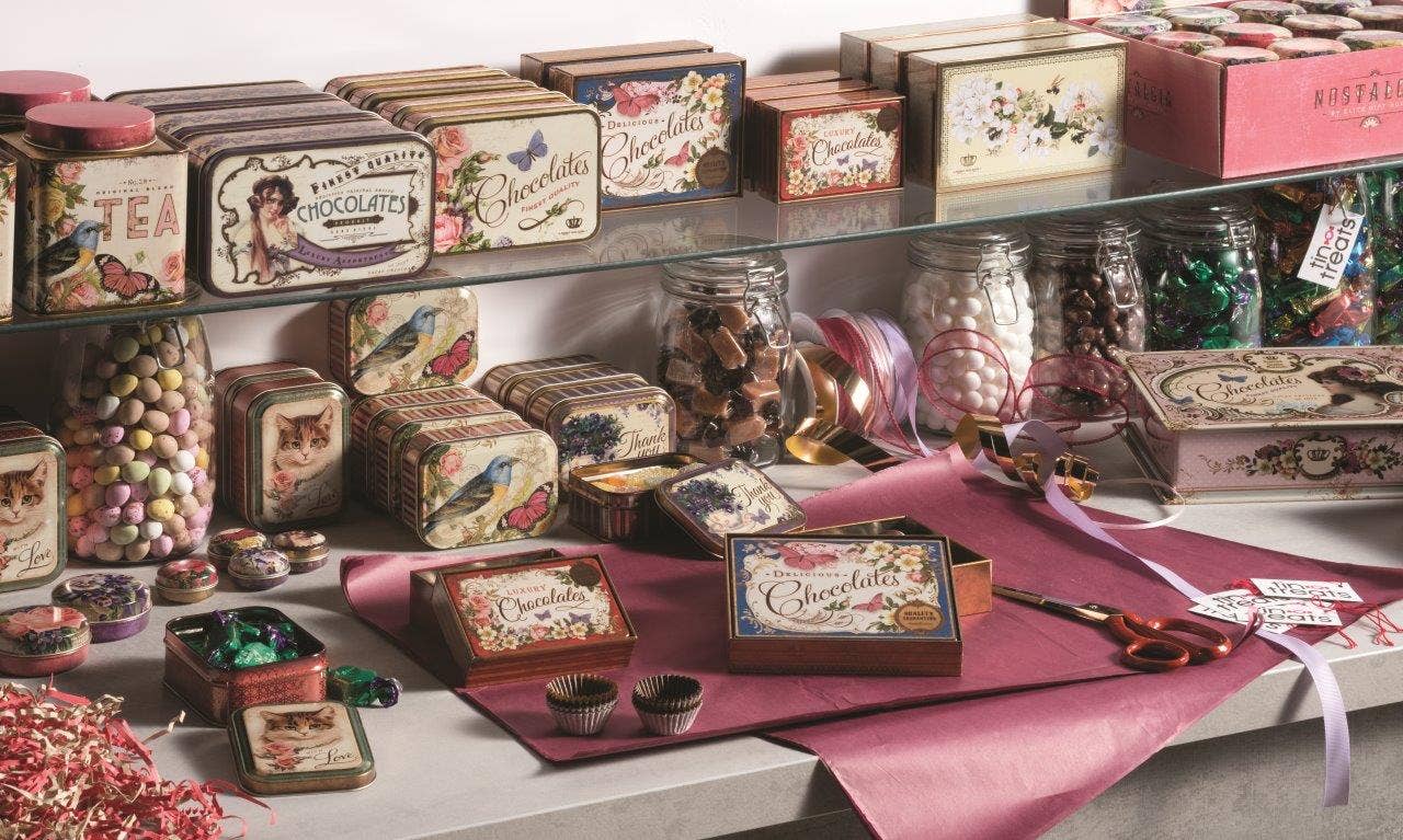 Tin Treats – wholesale Decorative box – Nostalgia  - Blue Large Chocolate Tin / Honeycomb Crunch2