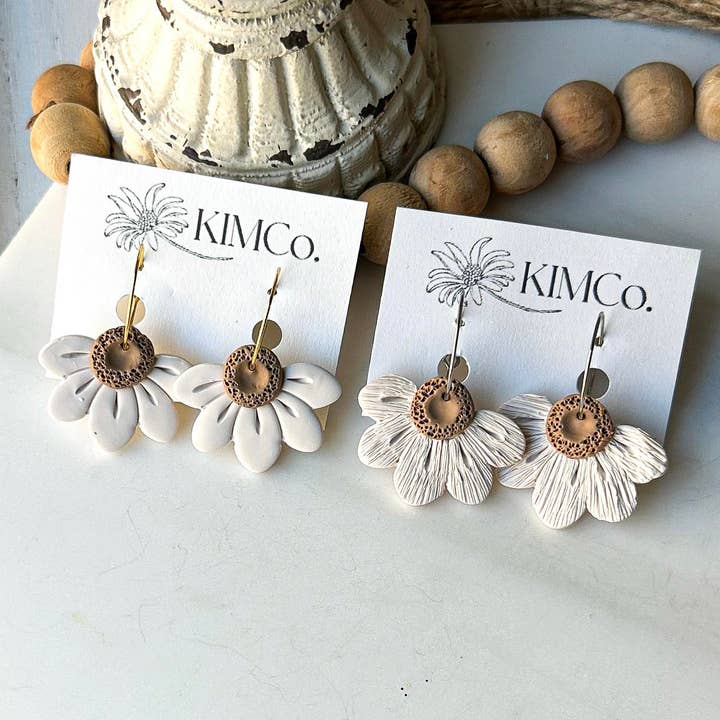 KIMCo. - Wholesale Hangende/ronde oorbellen - Polymeerklei Oorbellen - Alledaags - Bloemen/Madeliefje1