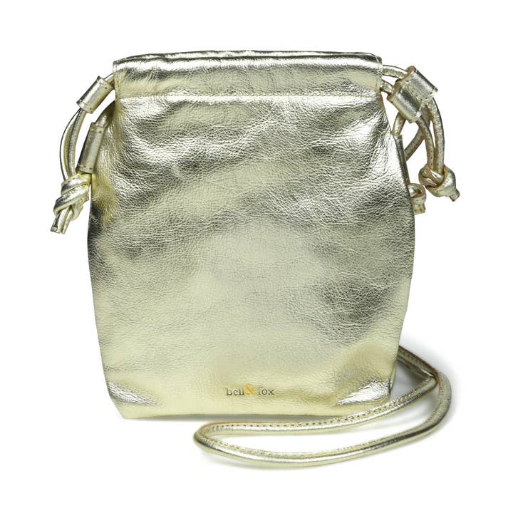 WILLOW Umhängetasche mit Kordelzug aus blassgoldenem Metallic-Leder für den Großhandel von bell&fox