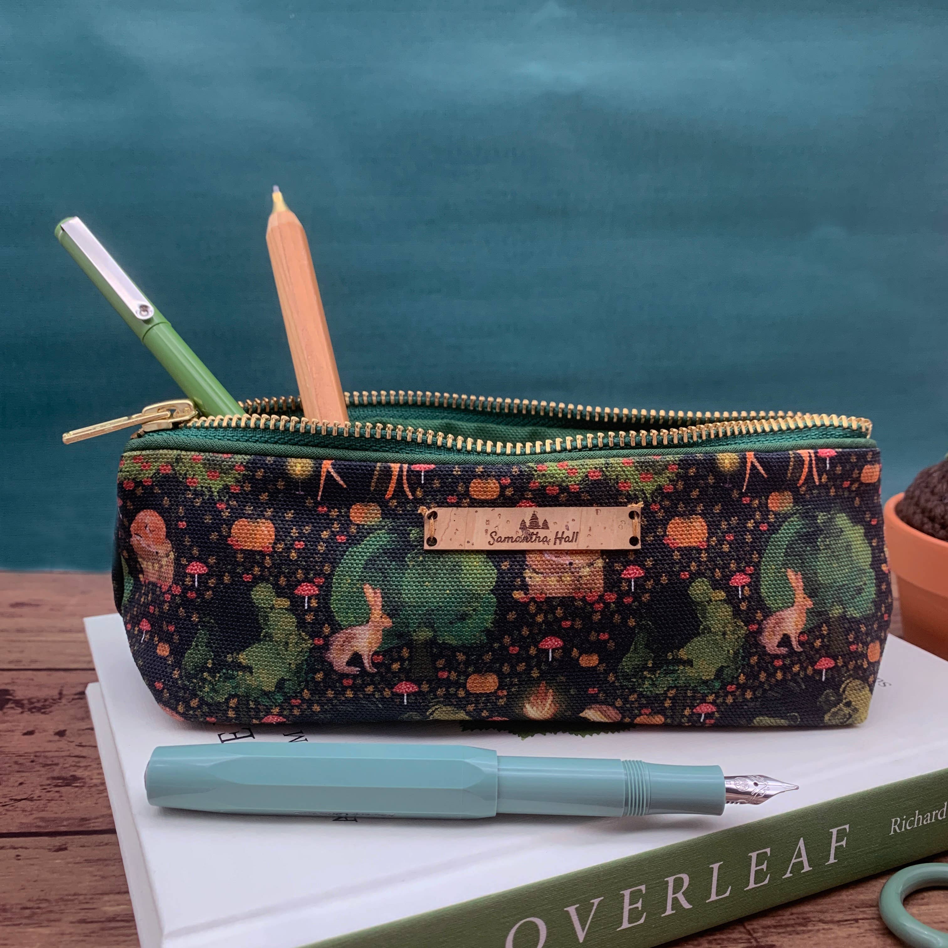Samantha Hall Designs - Vente Étuis/trousses à crayons - Trousse à crayons Forêt de Minuit4